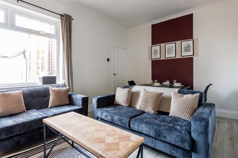 Home at Beaconsfield Work & Family Ready House in England