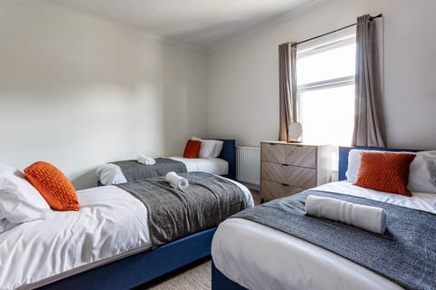 Home at Beaconsfield Work & Family Ready House in England