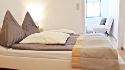 Day, Photo of the whole room, Decorative detail, Decorative detail, Bedroom, On site