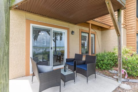 Beaufort's Blue Heron Hideaway on Battery Creek Apartment in Port Royal