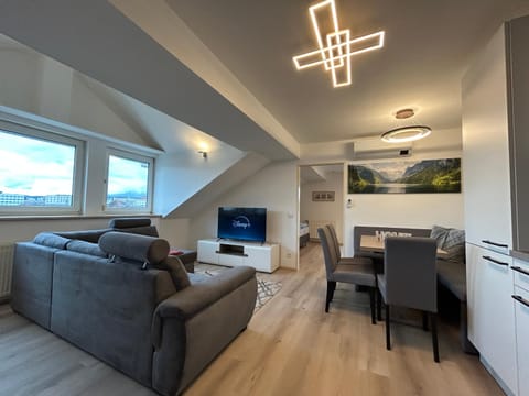 Communal lounge/ TV room, TV and multimedia, Seating area, Evening entertainment