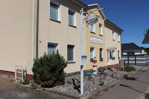 Property building, Day, Neighbourhood, Street view