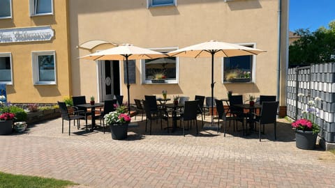 Property building, Restaurant/places to eat