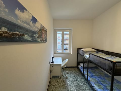 Bed, Photo of the whole room, bunk bed