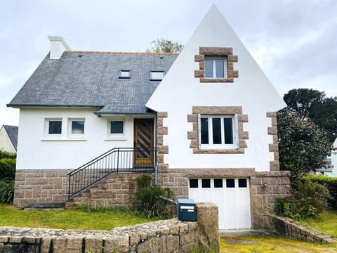 Maison avec WIFI, jardin à 320m de la plage à TREGASTEL - Réf 183 Villa in Trégastel