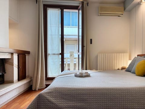 Bed, Bedroom, air conditioner