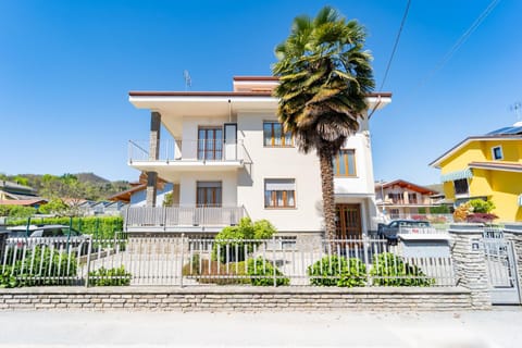 Property building, Day, View (from property/room), Balcony/Terrace