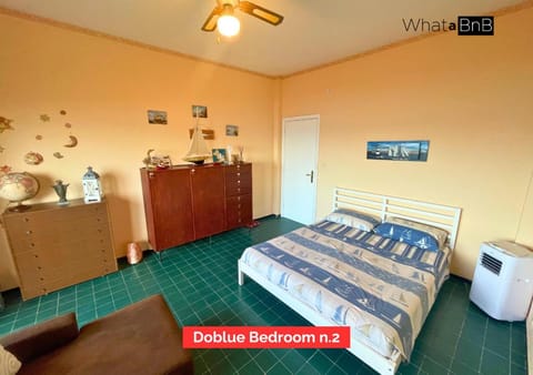 Bed, Photo of the whole room, Bedroom, Text overlay