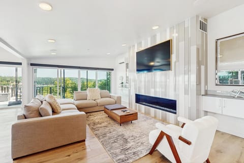 Holly Lane Luxe House in Tacoma