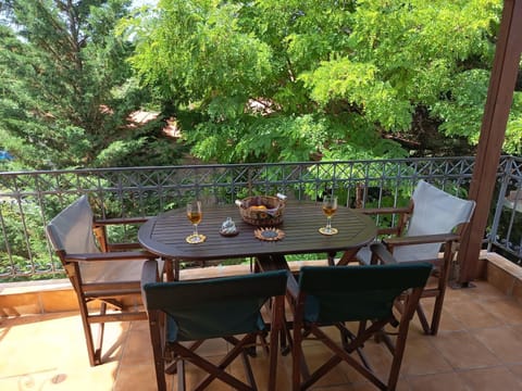 Patio, Spring, Day, View (from property/room), Balcony/Terrace, Dining area, Garden view