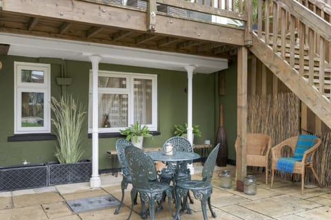 Spacious Apartment with Courtyard Barnstaple Apartment in Barnstaple