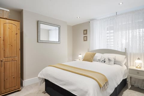 Spacious Apartment with Courtyard Barnstaple Apartment in Barnstaple