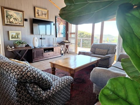 Living room, Seating area, Evening entertainment