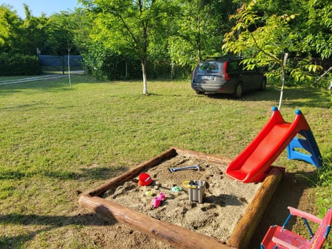 Apartmani Eli SA DVORIŠTEM Apartment in Vojvodina