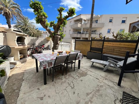 Patio, View (from property/room), Dining area, sunbed