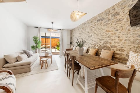 Living room, Seating area, Dining area