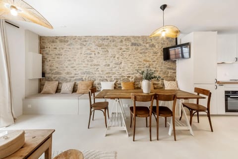 TV and multimedia, Living room, Seating area, Dining area