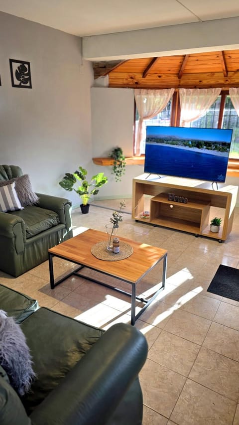 Communal lounge/ TV room, TV and multimedia, Living room