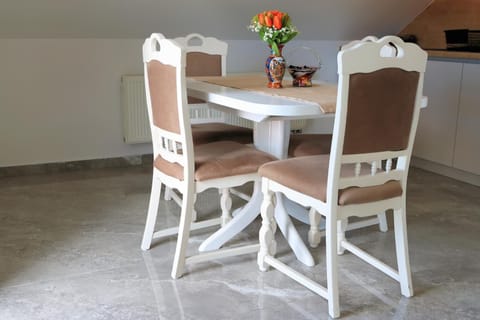 Decorative detail, Dining area, internet, stove, kitchen