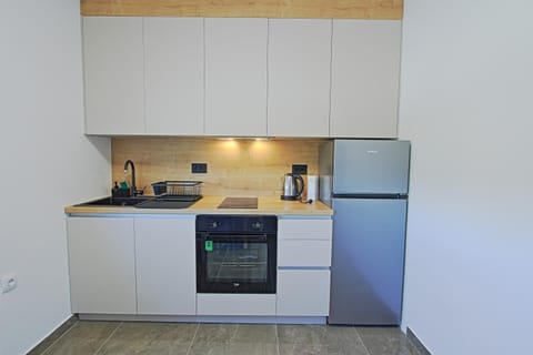 Coffee/tea facilities, Kitchen or kitchenette, dishwasher, oven, pet friendly, stove, kitchen