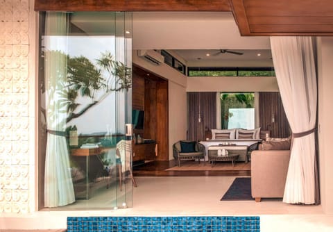 Balcony/Terrace, Seating area, Swimming pool