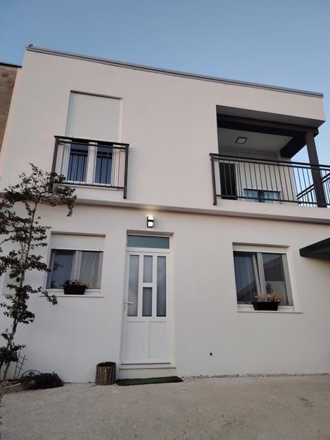 Property building, Balcony/Terrace