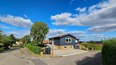 Property building, Neighbourhood, Street view