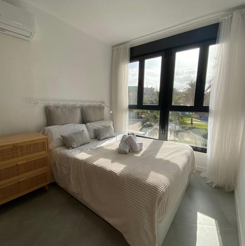 Bed, Bedroom, air conditioner