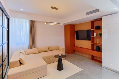 Communal lounge/ TV room, TV and multimedia, Living room, Seating area, Evening entertainment