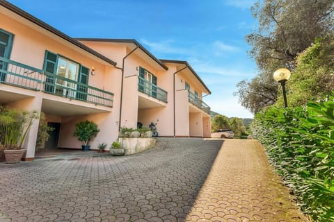 RoadToTheSeaLerici Private parking terrace Apartment in Lerici