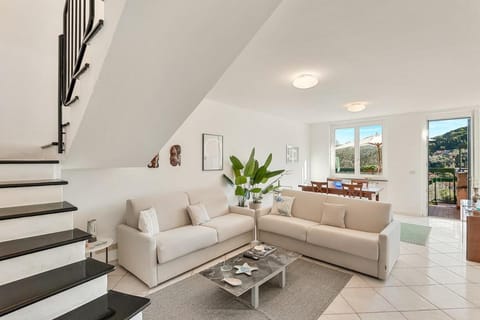 RoadToTheSeaLerici Private parking terrace Apartment in Lerici