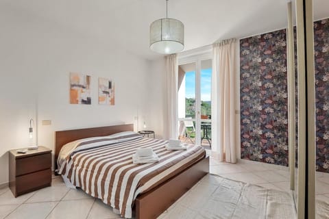 RoadToTheSeaLerici Private parking terrace Apartment in Lerici