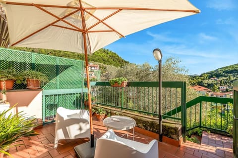 RoadToTheSeaLerici Private parking terrace Apartment in Lerici