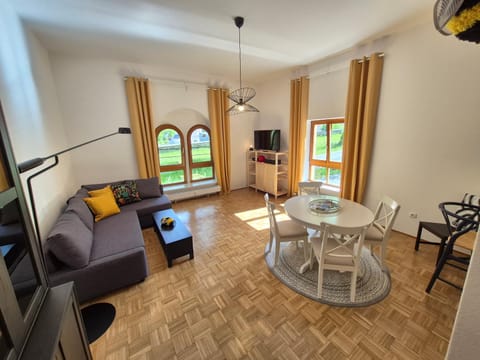 TV and multimedia, Living room, Dining area