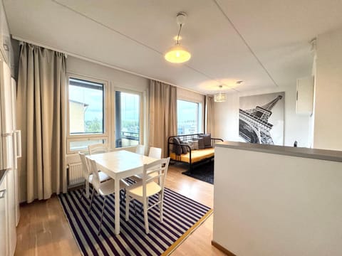 Big 3-Bedroom with Sauna, balcony, FREE parking Apartment in Helsinki