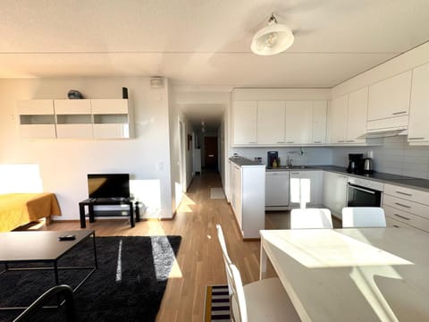 Big 3-Bedroom with Sauna, balcony, FREE parking Apartment in Helsinki