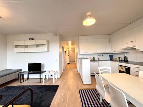 Big 3-Bedroom with Sauna, balcony, FREE parking Apartment in Helsinki