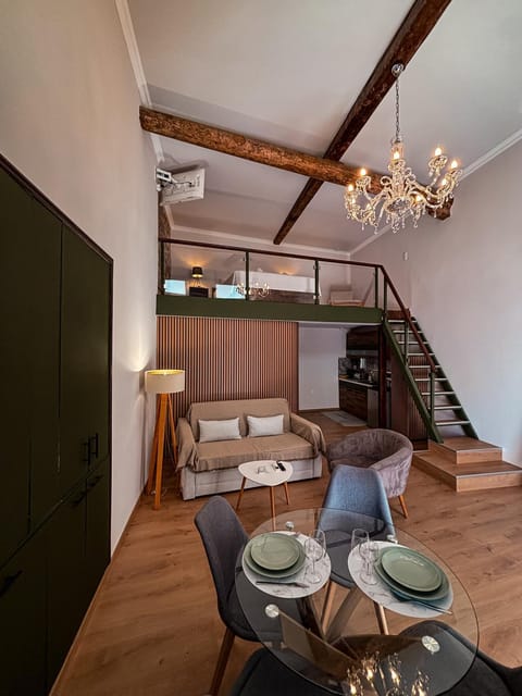 TV and multimedia, Kitchen or kitchenette, Living room, Decorative detail, Seating area, Dining area