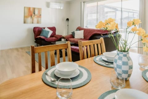 Living room, Seating area, Dining area