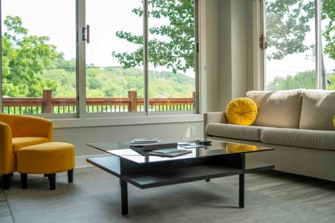 151 Spring Downtown Eureka Springs Suite C House in Eureka Springs