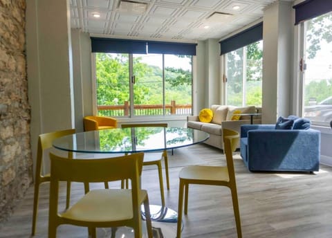 151 Spring Downtown Eureka Springs Suite C House in Eureka Springs