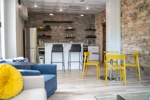 151 Spring Downtown Eureka Springs Suite C House in Eureka Springs