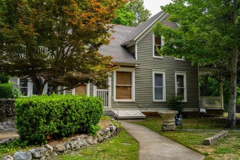 66 Center Main House House in Eureka Springs