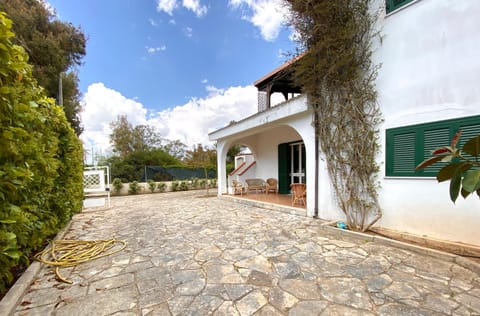Property building, Day, Garden, Garden view