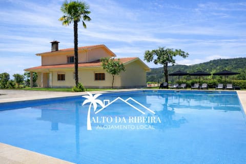 Property building, Day, Property logo or sign, Natural landscape, Logo/Certificate/Sign, Mountain view, Pool view, Swimming pool, sunbed