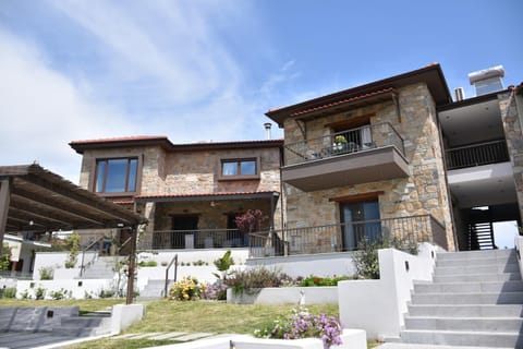 Property building, Day, Garden