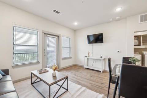 Chisholm Trace 1233 I Spacious 1 Bed 1 Bath Apartment in Cleburne