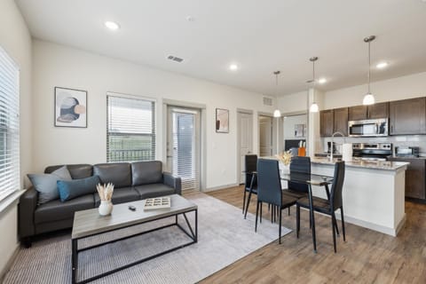 Chisholm Trace 222 I Comfy 2 Bed 2 Bath Apartment in Cleburne