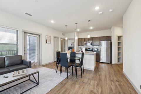 Chisholm Trace 222 I Comfy 2 Bed 2 Bath Apartment in Cleburne