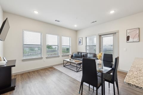 Chisholm Trace 222 I Comfy 2 Bed 2 Bath Apartment in Cleburne